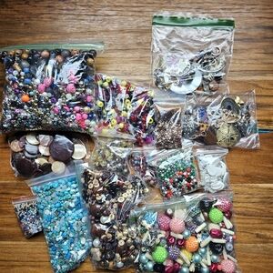 Mixed Loose Beads 4 Pounds With Some Pendants &Charms  Crafting Arts DIY Upcycle